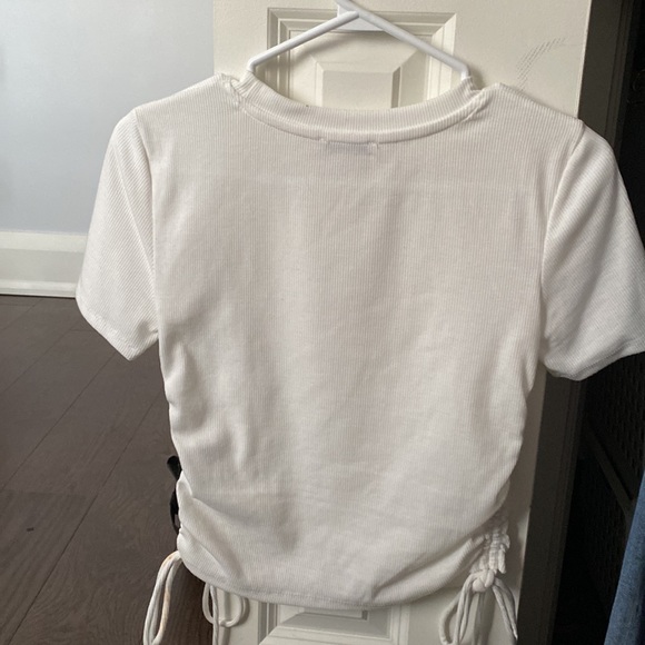 Super cute white ribbed top with ruffle detail on the side. - Picture 2 of 3